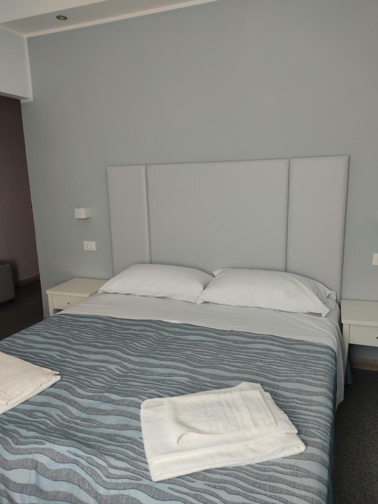Hotel Caravel Park ريميني المظهر الخارجي الصورة